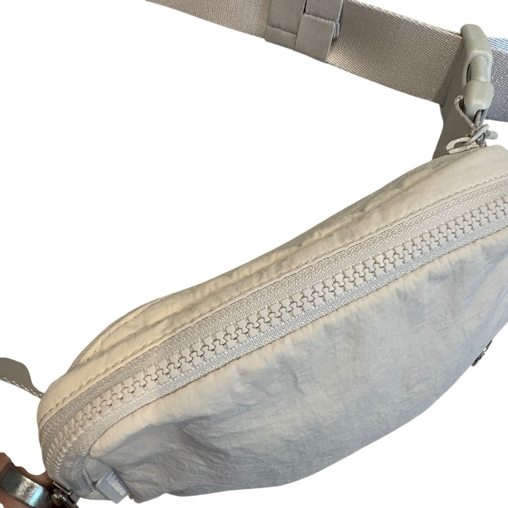 Lululemon White Opal Extended Strap Everywhere Belt Bag - Picture 9 of 14